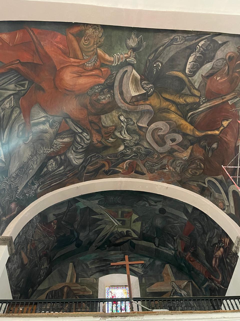 Mural realizado por José Guadalupe Posadas en el techo de la cúpula de la capilla de Jesús Nazareno.
